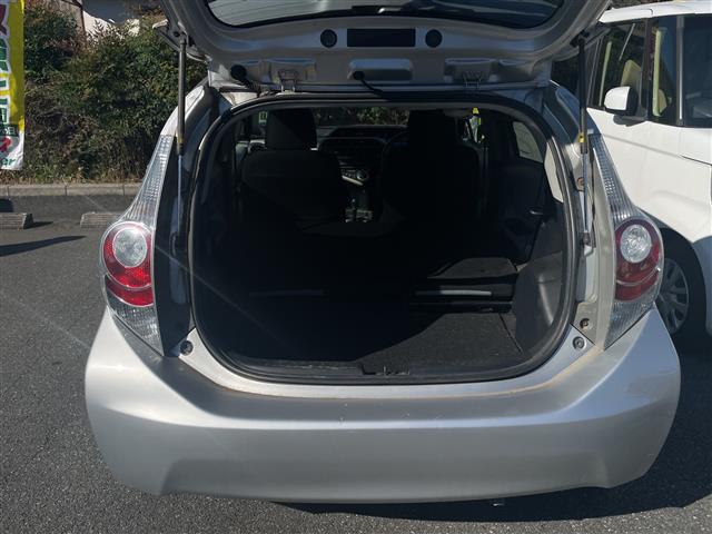 アクア S 取扱説明書 保証書 記録簿 ワンオーナー CD AUX 純正フロアマット オートエアコン 横滑り防止装置 電動格納ミラー 禁煙車(33枚目)