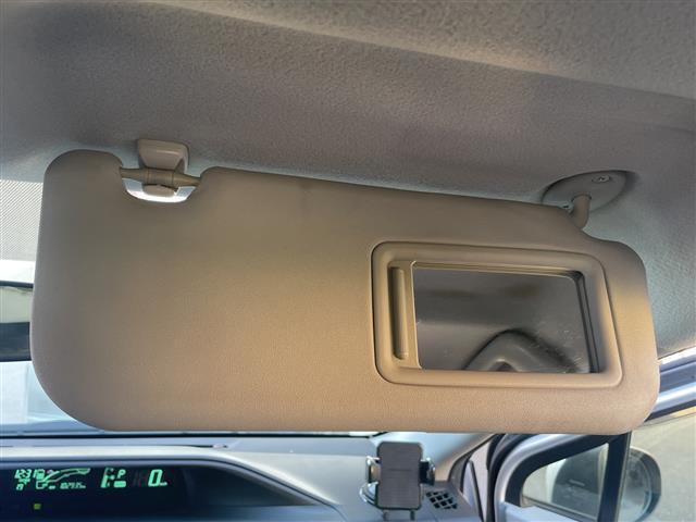 アクア S 取扱説明書 保証書 記録簿 ワンオーナー CD AUX 純正フロアマット オートエアコン 横滑り防止装置 電動格納ミラー 禁煙車(36枚目)