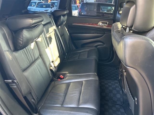 ジープ・グランドチェロキー リミテッド ☆リミテッドグレード☆4WD☆ブラックレザー☆社外ナビ/フルセグ☆寒冷地仕様☆クルーズコントロール☆Bluetooth☆オートエアコン☆全席シートヒーター☆ステアリングヒーター☆シ(10枚目)