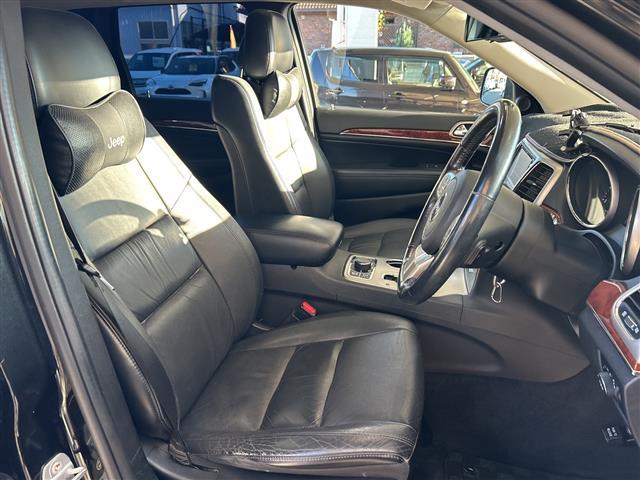 ジープ・グランドチェロキー リミテッド ☆リミテッドグレード☆4WD☆ブラックレザー☆社外ナビ/フルセグ☆寒冷地仕様☆クルーズコントロール☆Bluetooth☆オートエアコン☆全席シートヒーター☆ステアリングヒーター☆シ(17枚目)