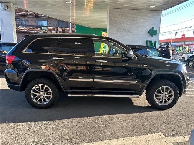 ジープ・グランドチェロキー リミテッド ☆リミテッドグレード☆4WD☆ブラックレザー☆社外ナビ/フルセグ☆寒冷地仕様☆クルーズコントロール☆Bluetooth☆オートエアコン☆全席シートヒーター☆ステアリングヒーター☆シ(32枚目)