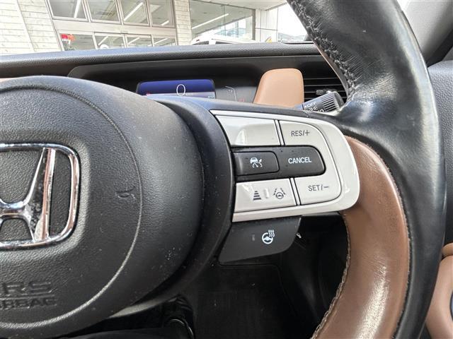 フィット ｅ：ＨＥＶリュクス　４ＷＤ　純正メーカーナビ／ＢＴ／ＣＤ／ＤＶＤ／ＴＶ／ｉＰｏｄ／ＵＳＢ／　衝突軽減システム　踏み間違い軽減システム　レーンキープアシスト　コーナーセンサー　追従式レーダークルコン　クリアランスセンサー（14枚目）