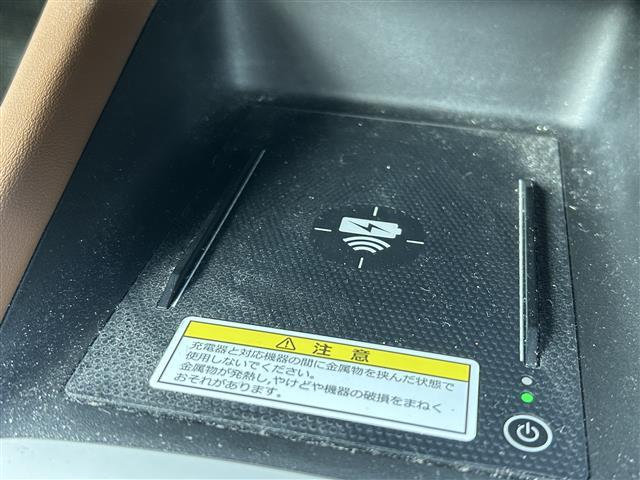フィット ｅ：ＨＥＶリュクス　４ＷＤ　純正メーカーナビ／ＢＴ／ＣＤ／ＤＶＤ／ＴＶ／ｉＰｏｄ／ＵＳＢ／　衝突軽減システム　踏み間違い軽減システム　レーンキープアシスト　コーナーセンサー　追従式レーダークルコン　クリアランスセンサー（24枚目）