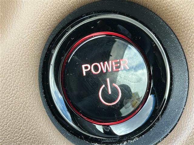 フィット ｅ：ＨＥＶリュクス　４ＷＤ　純正メーカーナビ／ＢＴ／ＣＤ／ＤＶＤ／ＴＶ／ｉＰｏｄ／ＵＳＢ／　衝突軽減システム　踏み間違い軽減システム　レーンキープアシスト　コーナーセンサー　追従式レーダークルコン　クリアランスセンサー（27枚目）