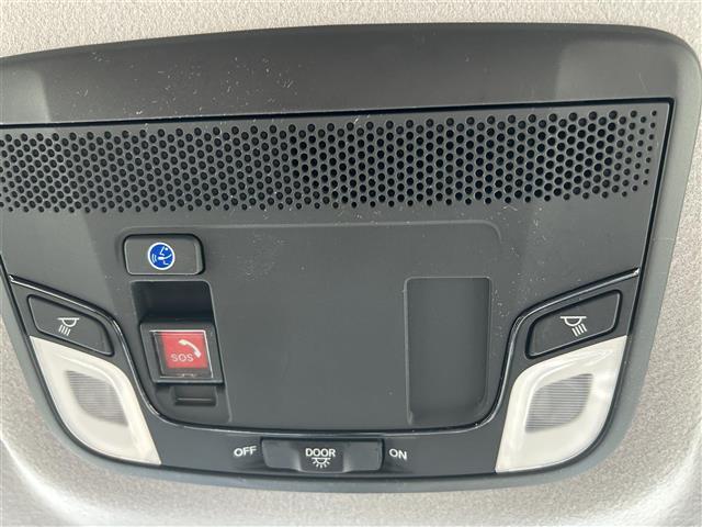 フィット ｅ：ＨＥＶリュクス　４ＷＤ　純正メーカーナビ／ＢＴ／ＣＤ／ＤＶＤ／ＴＶ／ｉＰｏｄ／ＵＳＢ／　衝突軽減システム　踏み間違い軽減システム　レーンキープアシスト　コーナーセンサー　追従式レーダークルコン　クリアランスセンサー（28枚目）