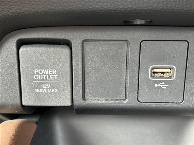 フィット ｅ：ＨＥＶリュクス　４ＷＤ　純正メーカーナビ／ＢＴ／ＣＤ／ＤＶＤ／ＴＶ／ｉＰｏｄ／ＵＳＢ／　衝突軽減システム　踏み間違い軽減システム　レーンキープアシスト　コーナーセンサー　追従式レーダークルコン　クリアランスセンサー（29枚目）