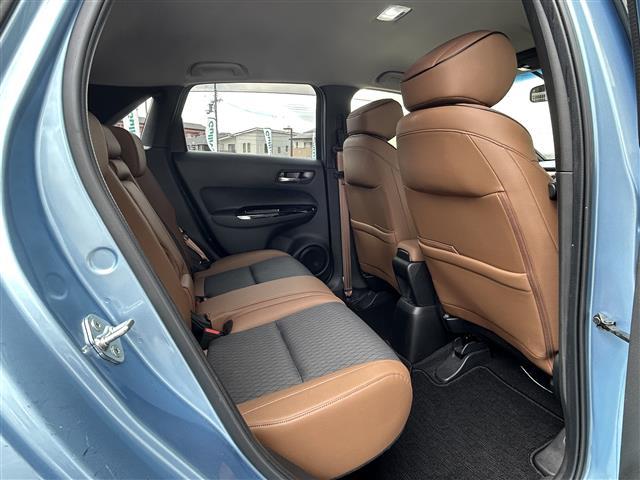 フィット ｅ：ＨＥＶリュクス　４ＷＤ　純正メーカーナビ／ＢＴ／ＣＤ／ＤＶＤ／ＴＶ／ｉＰｏｄ／ＵＳＢ／　衝突軽減システム　踏み間違い軽減システム　レーンキープアシスト　コーナーセンサー　追従式レーダークルコン　クリアランスセンサー（36枚目）