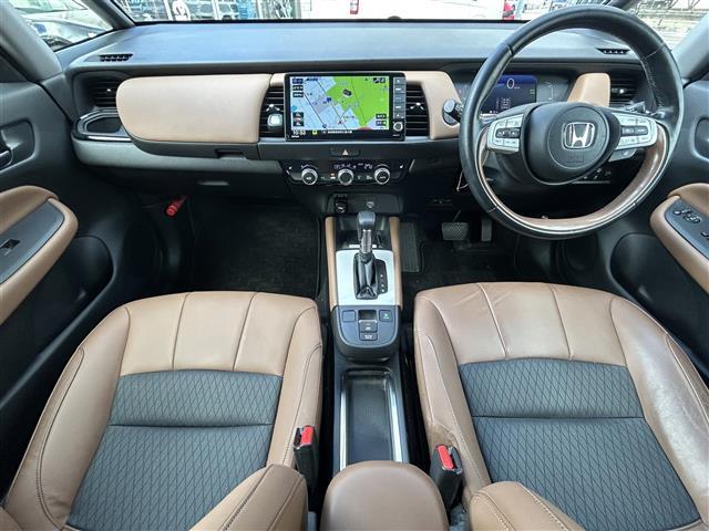 フィット ｅ：ＨＥＶリュクス　４ＷＤ　純正メーカーナビ／ＢＴ／ＣＤ／ＤＶＤ／ＴＶ／ｉＰｏｄ／ＵＳＢ／　衝突軽減システム　踏み間違い軽減システム　レーンキープアシスト　コーナーセンサー　追従式レーダークルコン　クリアランスセンサー（42枚目）