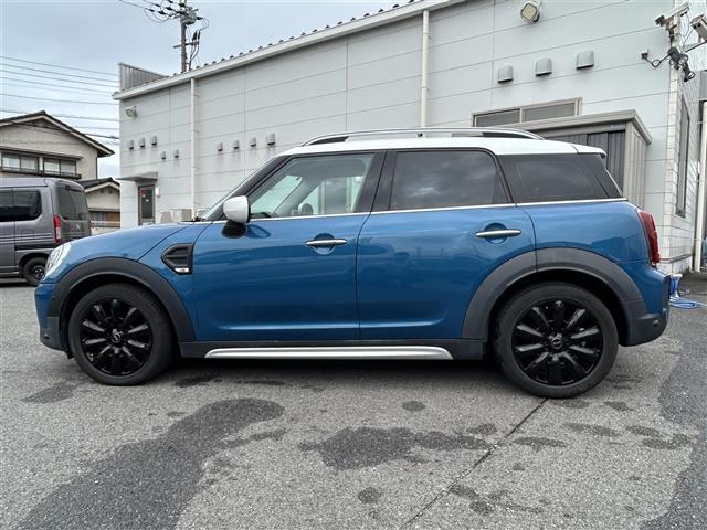 ＭＩＮＩ クーパーＤ　クロスオーバー　ワンオーナー／メーカーナビ／アラウンドビュー／ＭＴ付きＡＴ／ルーフレーン／追従式クルコン／電動リアゲート／純正アルミ／フロアマット／ＥＴＣ／ドラレコ／オートライト／Ｂｌｕｅｔｏｏｔｈ／保証書（7枚目）