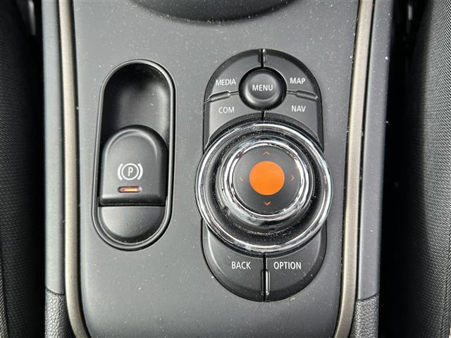 ＭＩＮＩ クーパーＤ　クロスオーバー　ワンオーナー／メーカーナビ／アラウンドビュー／ＭＴ付きＡＴ／ルーフレーン／追従式クルコン／電動リアゲート／純正アルミ／フロアマット／ＥＴＣ／ドラレコ／オートライト／Ｂｌｕｅｔｏｏｔｈ／保証書（23枚目）