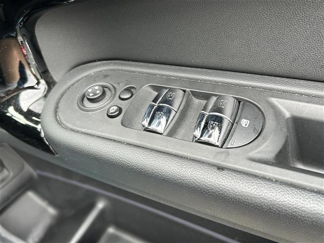 ＭＩＮＩ クーパーＤ　クロスオーバー　ワンオーナー／メーカーナビ／アラウンドビュー／ＭＴ付きＡＴ／ルーフレーン／追従式クルコン／電動リアゲート／純正アルミ／フロアマット／ＥＴＣ／ドラレコ／オートライト／Ｂｌｕｅｔｏｏｔｈ／保証書（31枚目）