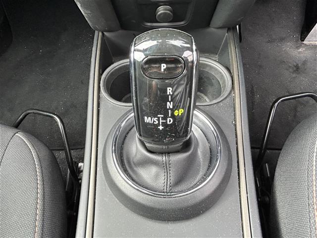 ＭＩＮＩ クーパーＤ　クロスオーバー　ワンオーナー／メーカーナビ／アラウンドビュー／ＭＴ付きＡＴ／ルーフレーン／追従式クルコン／電動リアゲート／純正アルミ／フロアマット／ＥＴＣ／ドラレコ／オートライト／Ｂｌｕｅｔｏｏｔｈ／保証書（33枚目）