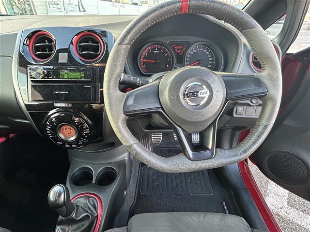 ノート ニスモ S 1オーナー オーディオ付/BT/AUX/USB/ 5速MT レーダー探知機 横滑り防止装置 ETC ドラレコ Pステアリング Pウィンドウ スマートボタン 純正フロアマット(12枚目)