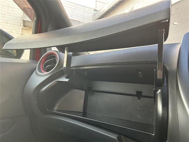 ノート ニスモ S 1オーナー オーディオ付/BT/AUX/USB/ 5速MT レーダー探知機 横滑り防止装置 ETC ドラレコ Pステアリング Pウィンドウ スマートボタン 純正フロアマット(31枚目)