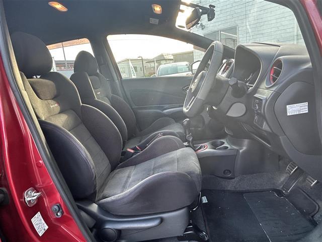 ノート ニスモ S 1オーナー オーディオ付/BT/AUX/USB/ 5速MT レーダー探知機 横滑り防止装置 ETC ドラレコ Pステアリング Pウィンドウ スマートボタン 純正フロアマット(35枚目)