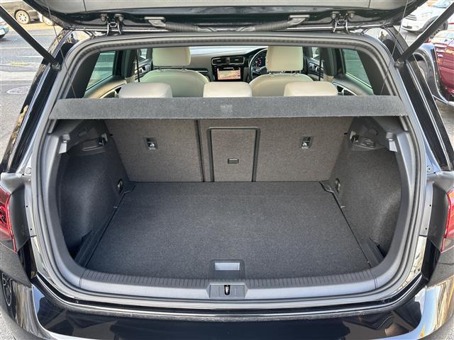 ゴルフ ＴＳＩハイライン　マイスター　１オーナー　純正メーカーナビ／ＢＴ／ＣＤ／ＵＳＢ／ＤＶＤ／ＳＤ／ＴＶ／ＡＵＸ／　ブラインドスポットモニター　テレビキャンセラー　レーンキープアシスト　コーナーセンサー　レーダークルコン（8枚目）