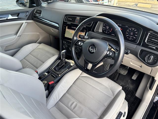 ゴルフ ＴＳＩハイライン　マイスター　１オーナー　純正メーカーナビ／ＢＴ／ＣＤ／ＵＳＢ／ＤＶＤ／ＳＤ／ＴＶ／ＡＵＸ／　ブラインドスポットモニター　テレビキャンセラー　レーンキープアシスト　コーナーセンサー　レーダークルコン（11枚目）