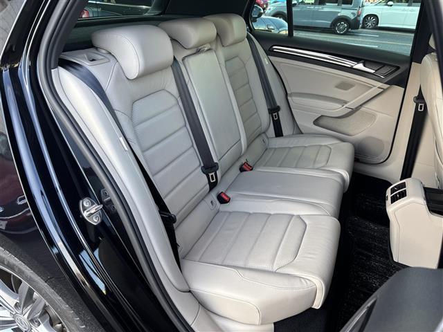 ゴルフ ＴＳＩハイライン　マイスター　１オーナー　純正メーカーナビ／ＢＴ／ＣＤ／ＵＳＢ／ＤＶＤ／ＳＤ／ＴＶ／ＡＵＸ／　ブラインドスポットモニター　テレビキャンセラー　レーンキープアシスト　コーナーセンサー　レーダークルコン（14枚目）