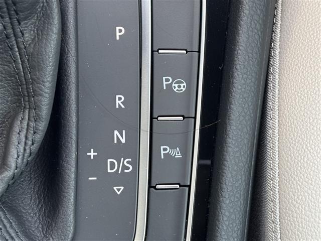 ゴルフ ＴＳＩハイライン　マイスター　１オーナー　純正メーカーナビ／ＢＴ／ＣＤ／ＵＳＢ／ＤＶＤ／ＳＤ／ＴＶ／ＡＵＸ／　ブラインドスポットモニター　テレビキャンセラー　レーンキープアシスト　コーナーセンサー　レーダークルコン（29枚目）