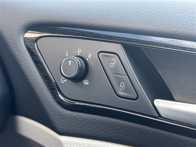 ゴルフ ＴＳＩハイライン　マイスター　１オーナー　純正メーカーナビ／ＢＴ／ＣＤ／ＵＳＢ／ＤＶＤ／ＳＤ／ＴＶ／ＡＵＸ／　ブラインドスポットモニター　テレビキャンセラー　レーンキープアシスト　コーナーセンサー　レーダークルコン（31枚目）