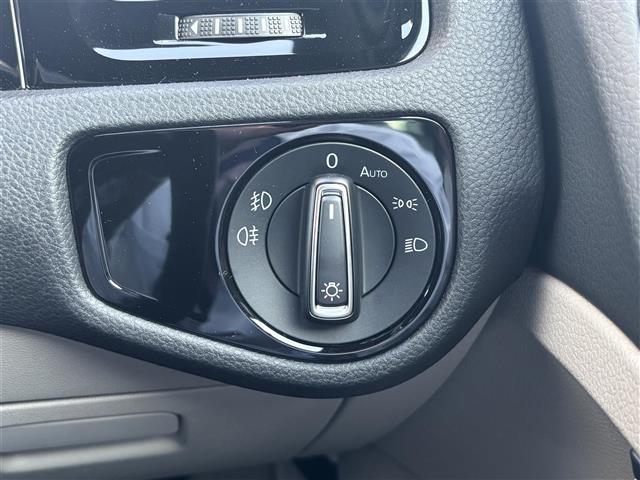 ゴルフ ＴＳＩハイライン　マイスター　１オーナー　純正メーカーナビ／ＢＴ／ＣＤ／ＵＳＢ／ＤＶＤ／ＳＤ／ＴＶ／ＡＵＸ／　ブラインドスポットモニター　テレビキャンセラー　レーンキープアシスト　コーナーセンサー　レーダークルコン（33枚目）