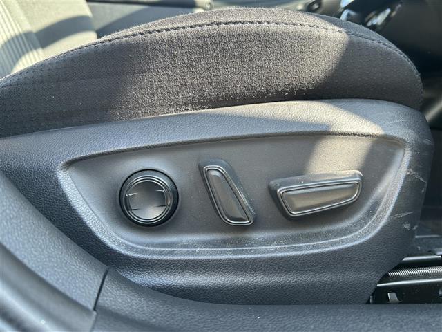 プリウス A 1オナ 純ナビ(NSZT-Y68T) BT/CD バック/全方位カメラ ETC 前後ドラレコ パワーシート コナセン ブラインドスポットモニター ToyotaSafetySense 追従クルコン(15枚目)