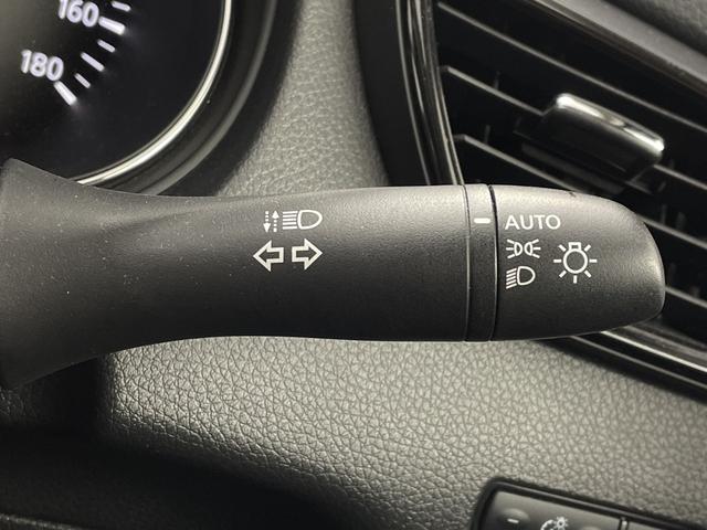 エクストレイル ２０Ｓ　Ｖセレクション　／ワンオーナー／純正ナビ／ＣＤ／ＢＴ／フルセグＴＶ／ＵＳＢ／レザーシート／全方位カメラ／クルーズコントロール／アイドリングストップ／フォグ／横滑り防止システム／バニティミラー（12枚目）