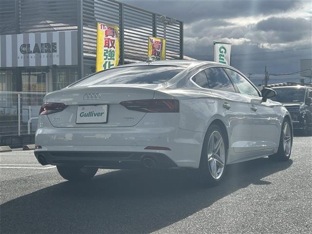 Ａ５スポーツバック ４０ＴＦＳＩスポーツ　純正ナビ／ハーフレザー／シートヒータ／メモリーシート／クルコン追従式／ＡＵＴＯ電動パーキング／レインセンサー／Ａｕｄｉアクティブレーンアシスト／Ａｕｄｉサイドアシスト／Ａｕｄｉプレセンス／距離警告（4枚目）
