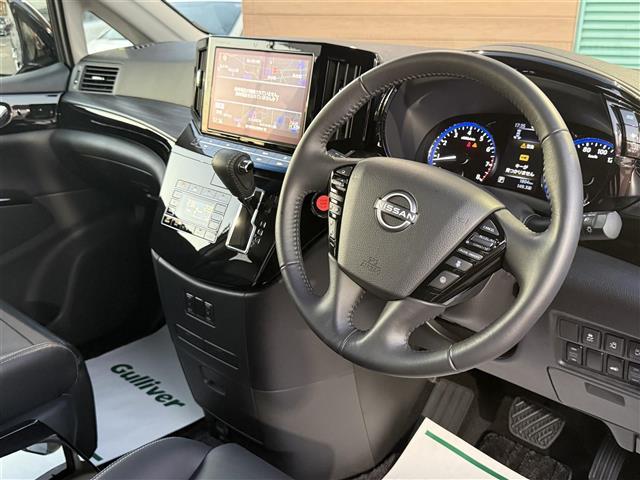 エルグランド ＶＩＰ　パワーシートパッケージ　ワンオーナー　純正オプションナビ　全方位カメラ　サンルーフ　本革レザーシート　両側パワースライドドア　全席シートヒーター　全席パワーシート　パワーバックドア　ＬＥＤヘッドライト　全方位ドラレコ　ＥＴＣ（7枚目）