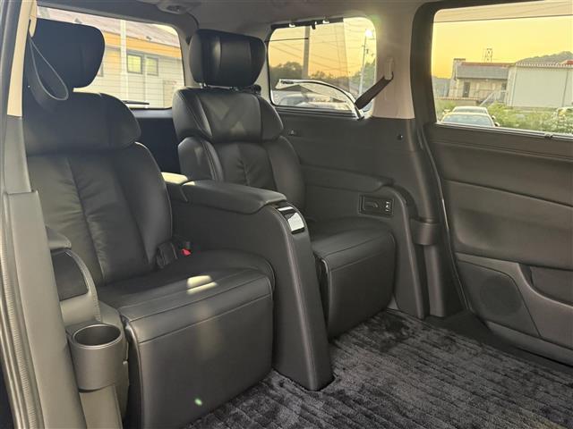 エルグランド ＶＩＰ　パワーシートパッケージ　ワンオーナー　純正オプションナビ　全方位カメラ　サンルーフ　本革レザーシート　両側パワースライドドア　全席シートヒーター　全席パワーシート　パワーバックドア　ＬＥＤヘッドライト　全方位ドラレコ　ＥＴＣ（11枚目）