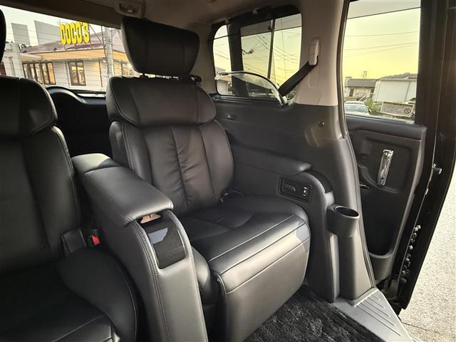 エルグランド ＶＩＰ　パワーシートパッケージ　ワンオーナー　純正オプションナビ　全方位カメラ　サンルーフ　本革レザーシート　両側パワースライドドア　全席シートヒーター　全席パワーシート　パワーバックドア　ＬＥＤヘッドライト　全方位ドラレコ　ＥＴＣ（14枚目）
