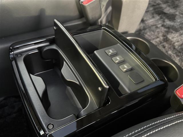 エルグランド ＶＩＰ　パワーシートパッケージ　ワンオーナー　純正オプションナビ　全方位カメラ　サンルーフ　本革レザーシート　両側パワースライドドア　全席シートヒーター　全席パワーシート　パワーバックドア　ＬＥＤヘッドライト　全方位ドラレコ　ＥＴＣ（24枚目）