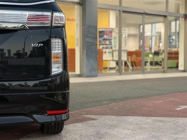 エルグランド ＶＩＰ　パワーシートパッケージ　ワンオーナー　純正オプションナビ　全方位カメラ　サンルーフ　本革レザーシート　両側パワースライドドア　全席シートヒーター　全席パワーシート　パワーバックドア　ＬＥＤヘッドライト　全方位ドラレコ　ＥＴＣ（35枚目）