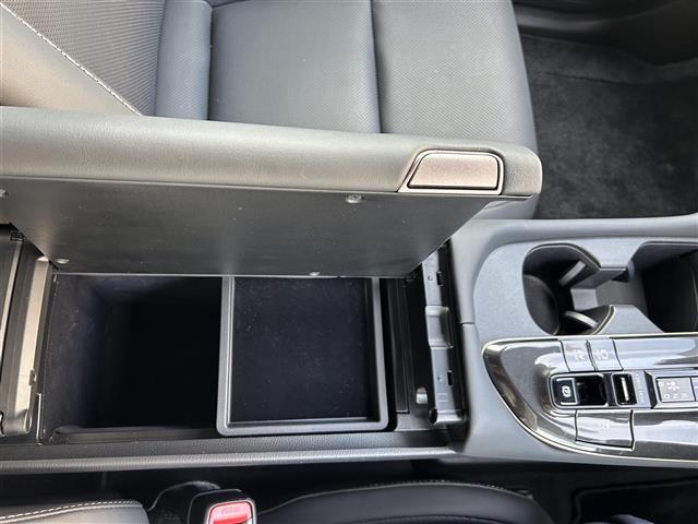 クラウンスポーツ Z ワンオーナー ToyotaSafetySense ブラインドスポットモニター パーキングサポートブレーキ トヨタチームメイト パノラミックビューモニター デジタルインナーミラー 12.3インチナビ(18枚目)