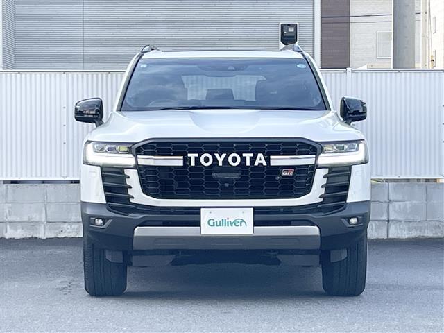 ランドクルーザー ＧＲスポーツ　寒冷地仕様　ルーフレール（ブラック）　クールボックス　チルト＆スライド電動ムーンルーフ　リヤシートエンターテインメントシステム　ＪＢＬプレミアムサウンドシステム　１２．３インチＴ－Ｃｏｎｎｅｃｔナビ（3枚目）