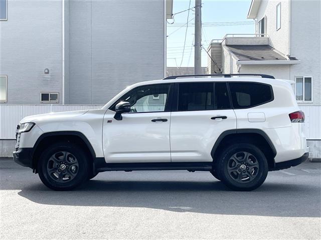 ランドクルーザー ＧＲスポーツ　寒冷地仕様　ルーフレール（ブラック）　クールボックス　チルト＆スライド電動ムーンルーフ　リヤシートエンターテインメントシステム　ＪＢＬプレミアムサウンドシステム　１２．３インチＴ－Ｃｏｎｎｅｃｔナビ（6枚目）