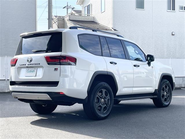 ランドクルーザー ＧＲスポーツ　寒冷地仕様　ルーフレール（ブラック）　クールボックス　チルト＆スライド電動ムーンルーフ　リヤシートエンターテインメントシステム　ＪＢＬプレミアムサウンドシステム　１２．３インチＴ－Ｃｏｎｎｅｃｔナビ（9枚目）