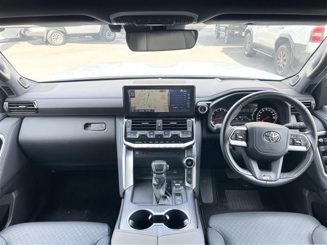 ランドクルーザー ＧＲスポーツ　寒冷地仕様　ルーフレール（ブラック）　クールボックス　チルト＆スライド電動ムーンルーフ　リヤシートエンターテインメントシステム　ＪＢＬプレミアムサウンドシステム　１２．３インチＴ－Ｃｏｎｎｅｃｔナビ（11枚目）