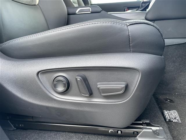 ランドクルーザー ＧＲスポーツ　寒冷地仕様　ルーフレール（ブラック）　クールボックス　チルト＆スライド電動ムーンルーフ　リヤシートエンターテインメントシステム　ＪＢＬプレミアムサウンドシステム　１２．３インチＴ－Ｃｏｎｎｅｃｔナビ（18枚目）