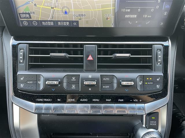 ランドクルーザー ＧＲスポーツ　寒冷地仕様　ルーフレール（ブラック）　クールボックス　チルト＆スライド電動ムーンルーフ　リヤシートエンターテインメントシステム　ＪＢＬプレミアムサウンドシステム　１２．３インチＴ－Ｃｏｎｎｅｃｔナビ（21枚目）