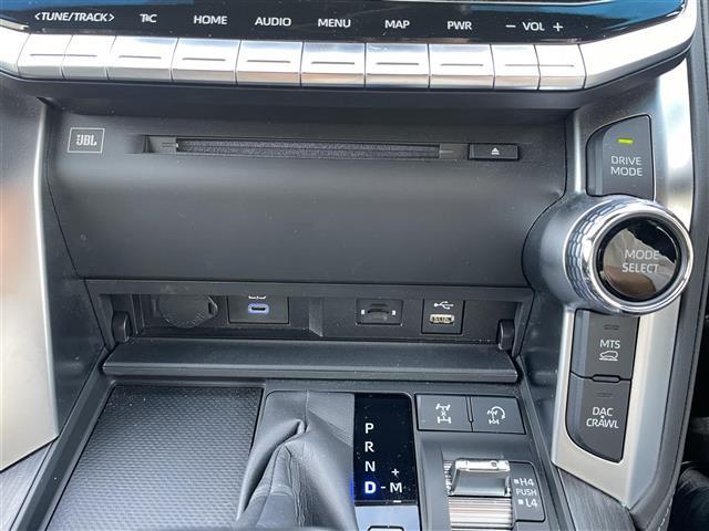 ランドクルーザー ＧＲスポーツ　寒冷地仕様　ルーフレール（ブラック）　クールボックス　チルト＆スライド電動ムーンルーフ　リヤシートエンターテインメントシステム　ＪＢＬプレミアムサウンドシステム　１２．３インチＴ－Ｃｏｎｎｅｃｔナビ（22枚目）