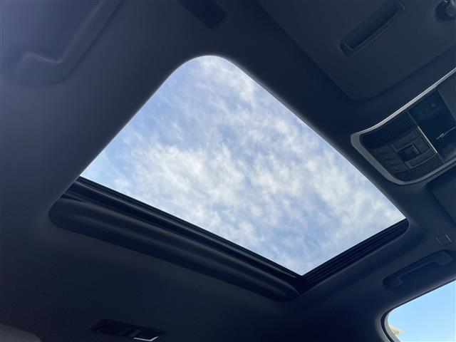 ランドクルーザー ＧＲスポーツ　寒冷地仕様　ルーフレール（ブラック）　クールボックス　チルト＆スライド電動ムーンルーフ　リヤシートエンターテインメントシステム　ＪＢＬプレミアムサウンドシステム　１２．３インチＴ－Ｃｏｎｎｅｃｔナビ（25枚目）