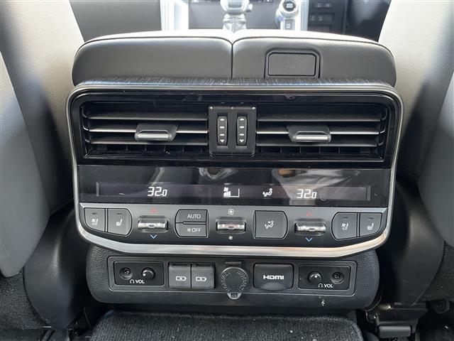 ランドクルーザー ＧＲスポーツ　寒冷地仕様　ルーフレール（ブラック）　クールボックス　チルト＆スライド電動ムーンルーフ　リヤシートエンターテインメントシステム　ＪＢＬプレミアムサウンドシステム　１２．３インチＴ－Ｃｏｎｎｅｃｔナビ（27枚目）