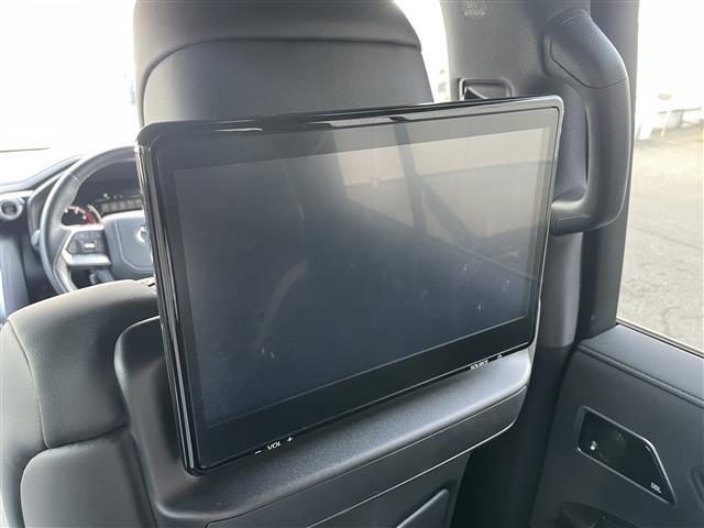 ランドクルーザー ＧＲスポーツ　寒冷地仕様　ルーフレール（ブラック）　クールボックス　チルト＆スライド電動ムーンルーフ　リヤシートエンターテインメントシステム　ＪＢＬプレミアムサウンドシステム　１２．３インチＴ－Ｃｏｎｎｅｃｔナビ（28枚目）