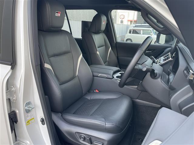 ランドクルーザー ＧＲスポーツ　寒冷地仕様　ルーフレール（ブラック）　クールボックス　チルト＆スライド電動ムーンルーフ　リヤシートエンターテインメントシステム　ＪＢＬプレミアムサウンドシステム　１２．３インチＴ－Ｃｏｎｎｅｃｔナビ（30枚目）