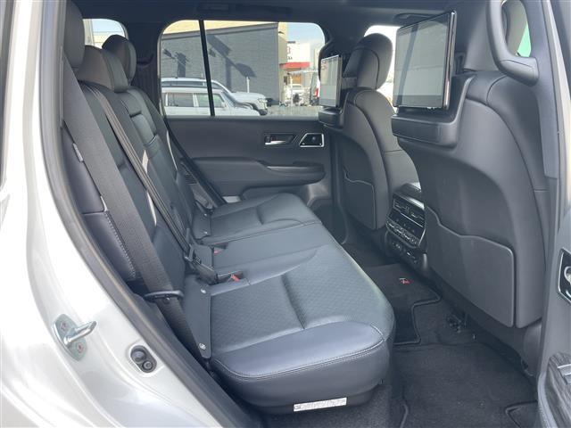 ランドクルーザー ＧＲスポーツ　寒冷地仕様　ルーフレール（ブラック）　クールボックス　チルト＆スライド電動ムーンルーフ　リヤシートエンターテインメントシステム　ＪＢＬプレミアムサウンドシステム　１２．３インチＴ－Ｃｏｎｎｅｃｔナビ（31枚目）