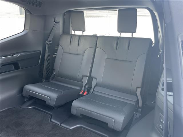 ランドクルーザー ＧＲスポーツ　寒冷地仕様　ルーフレール（ブラック）　クールボックス　チルト＆スライド電動ムーンルーフ　リヤシートエンターテインメントシステム　ＪＢＬプレミアムサウンドシステム　１２．３インチＴ－Ｃｏｎｎｅｃｔナビ（38枚目）