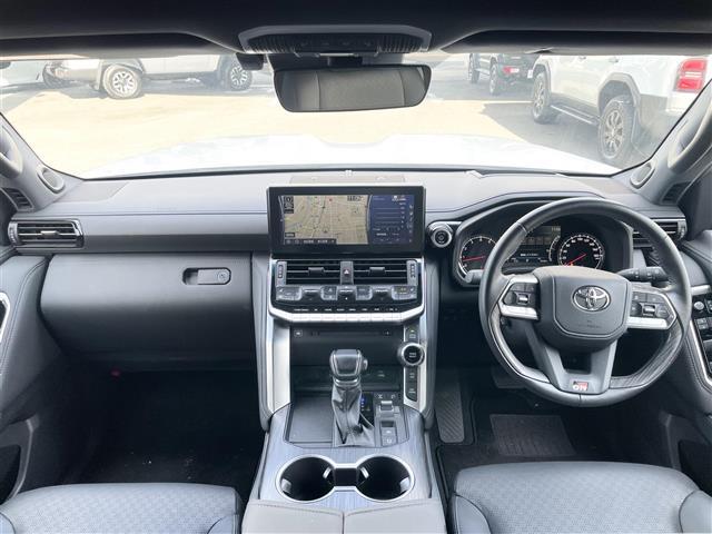 ランドクルーザー ＧＲスポーツ　寒冷地仕様　ルーフレール（ブラック）　クールボックス　チルト＆スライド電動ムーンルーフ　リヤシートエンターテインメントシステム　ＪＢＬプレミアムサウンドシステム　１２．３インチＴ－Ｃｏｎｎｅｃｔナビ（42枚目）