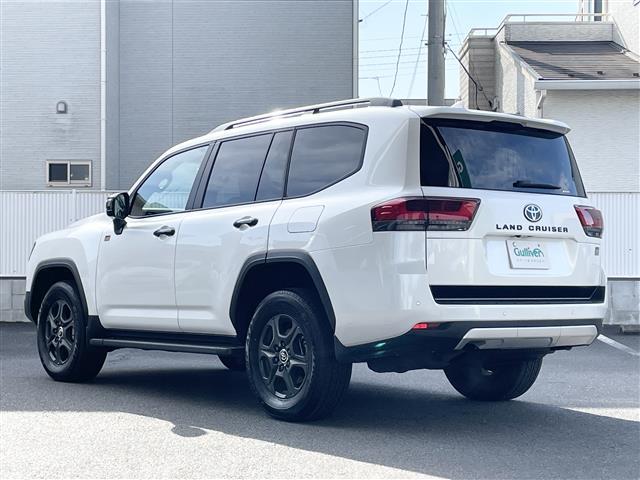 ランドクルーザー ＧＲスポーツ　寒冷地仕様　ルーフレール（ブラック）　クールボックス　チルト＆スライド電動ムーンルーフ　リヤシートエンターテインメントシステム　ＪＢＬプレミアムサウンドシステム　１２．３インチＴ－Ｃｏｎｎｅｃｔナビ（43枚目）