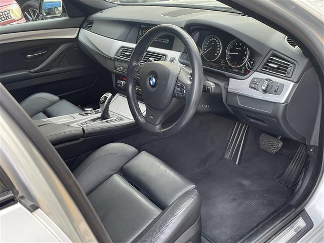 5シリーズ Mスポーツ ナビ 黒革シート ETC シートヒーター(13枚目)